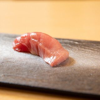 Fresh seafood delivered directly! Enjoy the sushi made with ingenuity and skill.