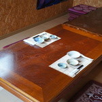 魚山人 - 広いテーブル。