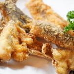 魚山人 - ヒラメの皮揚げ。皮と骨ですよ？酒にぴったりすぎる！！