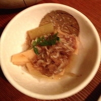 飛騨牛一頭家 馬喰一代 岐阜神田 - 「一品料理」だそうです。筍とフキ、牛スジの煮込みが入っていました。
