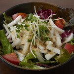 ◆Flow. Famous radish salad with lots of white sesame seeds