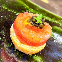 鮨 こう介 - シュー生地の中にシャリを詰め、中落ち、甘海老、イクラとキャビアをトッピング