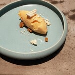 French Restaurant ensia - お口直しのアイス。これがデザート＝〆でもいいという位、満足する味わい。