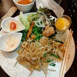 Thai Food Lounge DEE 心斎橋本店 - 