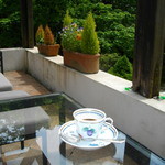 アルベルゴ・バンブー - 席を移動し、テラスで至福の時間を堪能♪