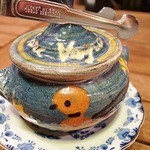 Le さんざ・ぷりゅ - フランス、アヌシーのLa Maison de Marc Veyratで購入したシュガーポットだそうです。