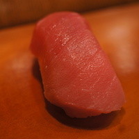 やすけ - 近海産マグロ。脂がのってます！