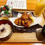Cafe Bar maru sankaku shikaku - 国産鶏の唐揚げ　1000円