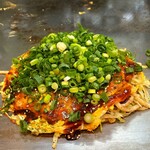 お好み焼 まつうら - うどん肉玉
            ネギトッピング
            肉増量