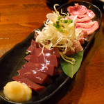 豚小家 - モツ刺し3点盛り1,200円(レバー、タン、ハツ)