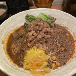 SPICY CURRY 魯珈 - 右側がティムルマトンキーマ（限定）、左側はマトンカレーです♡