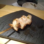 焼鳥 山もと - 肉肉しいなんこつ