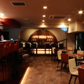モダンな店内で、時間を忘れて素敵な1日をお過ごしください