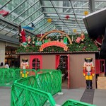 La Brianza - お店へ向かう途中のクリスマスマーケット準備中なようす