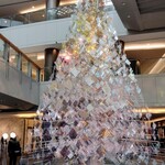 La Brianza - お店の入っている六本木ヒルズ内のクリスマスディスプレイ。キラキラのクリスマスツリー