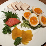 nakameguro 燻製 apartment - チーズ、卵、明太子、漬物全て燻製です♪