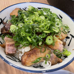 手のべ冷麺専門店 六盛 - 豚チャーシュー丼¥350