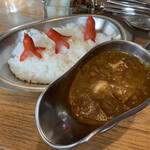 喫茶けん - 尾崎牛の牛すじと煮豚のカレー(サラダ、スープ付)¥950