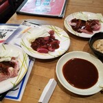 Daruma ya - 鶏焼き肉を先ずは一通り注文してみた。