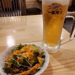 190285902 - ビールとサラダ