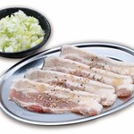 Pork ribs with salt and green onions