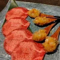 和牛焼肉 土古里 上野バンブーガーデン店 - 牛タンと海老（ユッケ）