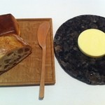 イザイ - バゲットとミルクパン、たっぷりのバター