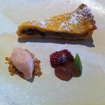 イザイ - レーズンとバナナのタルト