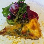 筍と菜の花のキッシュ　地場産サラダ添え