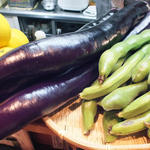 興 - “日本一の大茄子”と呼ばれる、長さ60ｃｍほどの、
      「大長茄子」
      