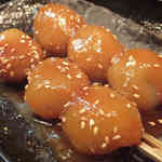 興 - 「玉こんにゃくのみそ田楽」：合わせ味噌がキャッチーなコクと香り！
      山椒が味噌の甘さをキリリと引き締めて。
      