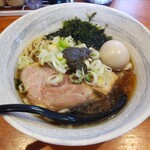 唯一無二のらぁ麺専門店 イ袋ワシづかみ - 醤油らぁ麺+煮玉子