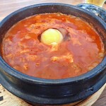 コッテジ - 牡蠣入り豆腐チゲ（激辛）（生卵を入れて）