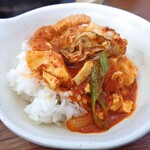 コッテジ - 牡蠣入り豆腐チゲをご飯にかけて