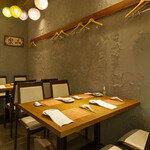 中国四川 旬菜 酒肆 楽山 - テーブル席