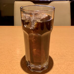 Kabeno Ana - スパゲッティランチA（サルシッチャピッカンテ） ¥1,320 のアイスコーヒー