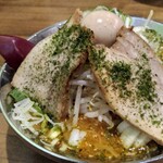 初志 麺屋 居間人 - 水晶山らーめん太麺　990円
            