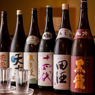 全国各地から厳選した日本酒25種類以上取り揃え