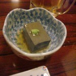 荻窪いちべえ - お通しのゴマ豆腐。