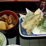そば処 天寿庵 - 天ぷら＆煮付けです。