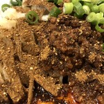 つけめんや 泉 - たっぷりかかってる麻辣パウダー