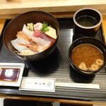 Azumazushi - 海鮮丼（880円）2022年11月