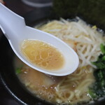 横浜家系ラーメン 上昇気流 - ラーメンのスープ
