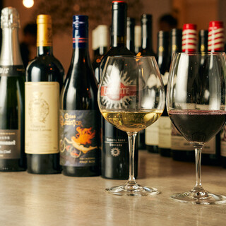 シニアソムリエが厳選したこだわりワインは、常時70種類以上！