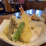 Kutsukake Dining - くつかけの　そば善　　　2600円
                        （手打ちそば、寿司3巻、天ぷら盛り合わせ、小鉢）