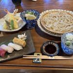 くつかけダイニング - くつかけの　そば善　　　2600円
（手打ちそば、寿司3巻、天ぷら盛り合わせ、小鉢）
