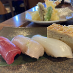 くつかけダイニング - くつかけの　そば善　　　2600円
（手打ちそば、寿司3巻、天ぷら盛り合わせ、小鉢）