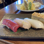 くつかけダイニング - くつかけの　そば善　　　2600円
（手打ちそば、寿司3巻、天ぷら盛り合わせ、小鉢）