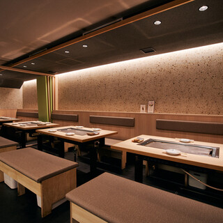 お好み焼き屋とは思えぬ、ゆったり空間。会社帰りの飲み会にも◎