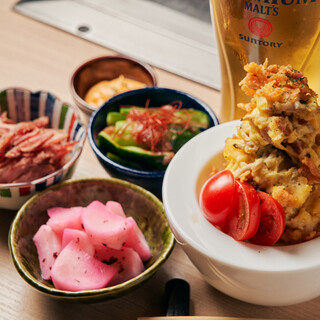 【可以喝酒的大阪烧烧店】适合下酒的单点菜肴种类丰富，在居酒屋也可以使用。